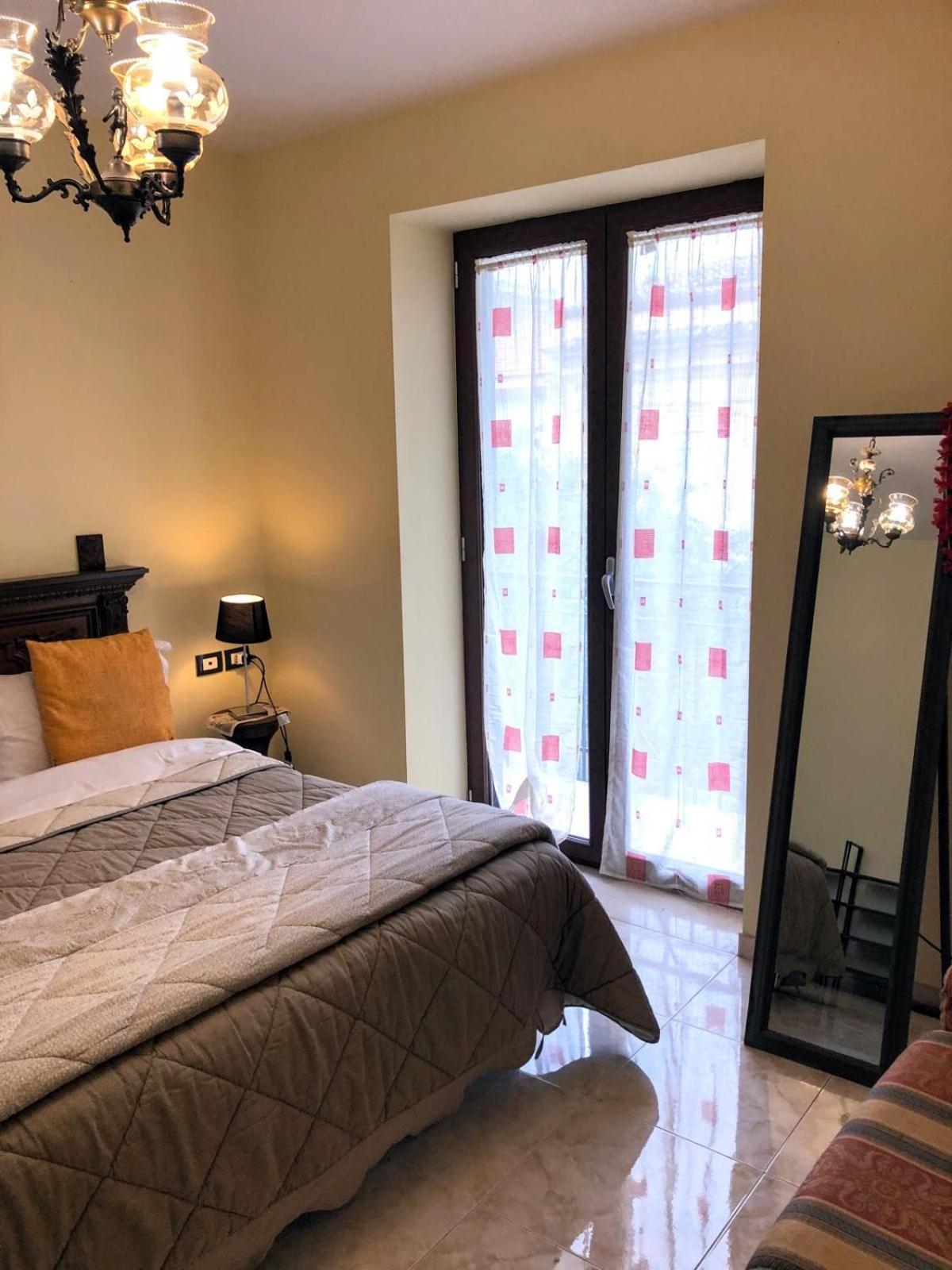 Di Padre In Figlio Bed & Breakfast Caserta Luaran gambar